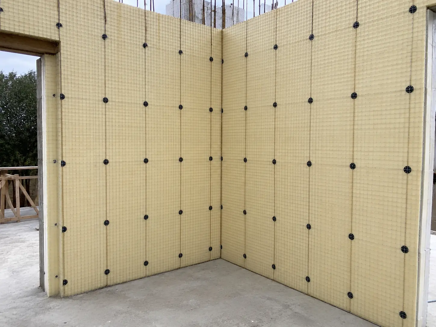 Obra em painel monolítico em fase estrutural